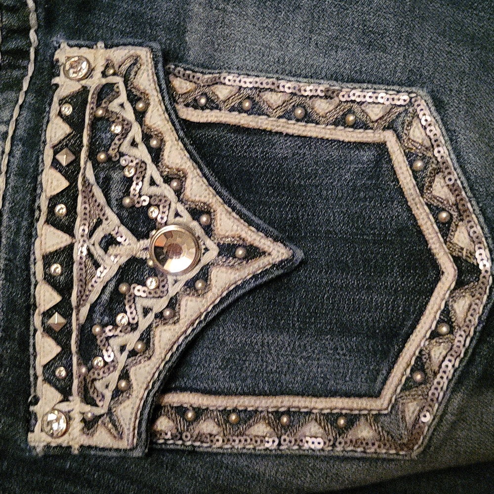 Vigoss Blue Jeans with Embellished Pockets Size 7/9 - Picture 6 of 15
